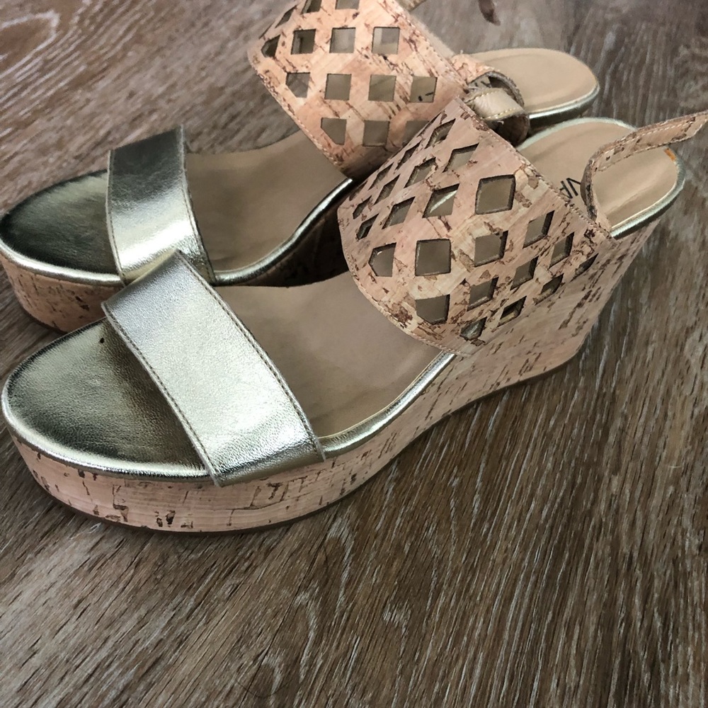 Gold/brown wedges